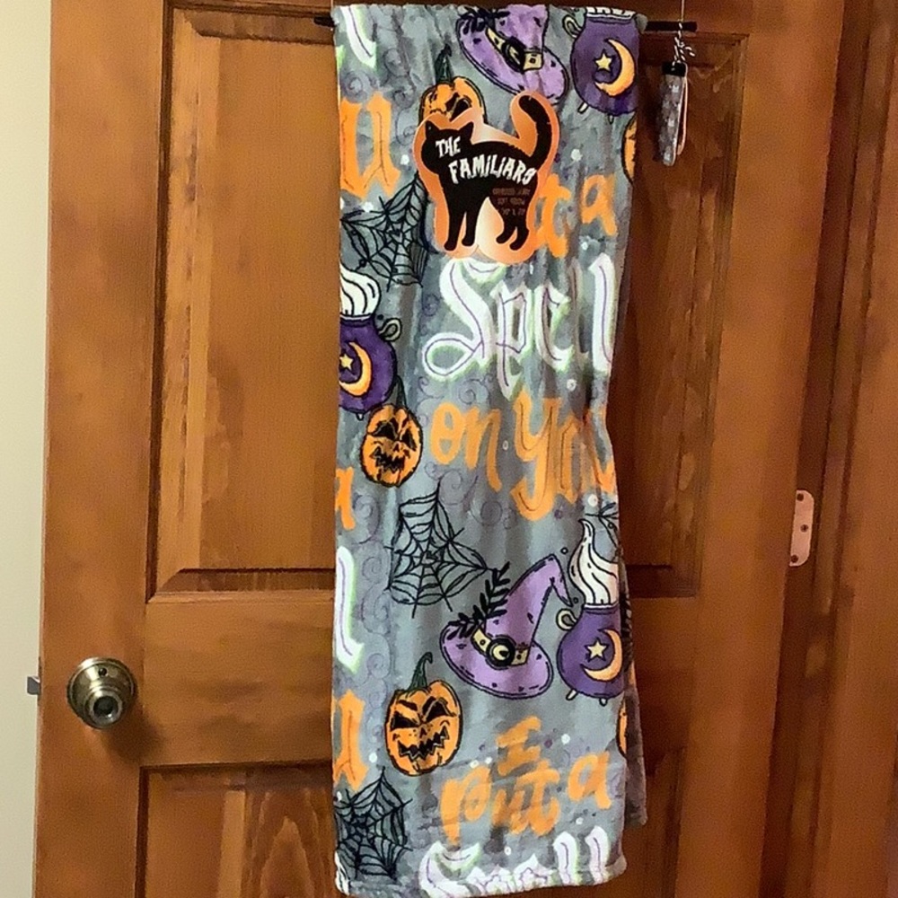 The Familiars Oversized Halloween Blanket 🎃🔮